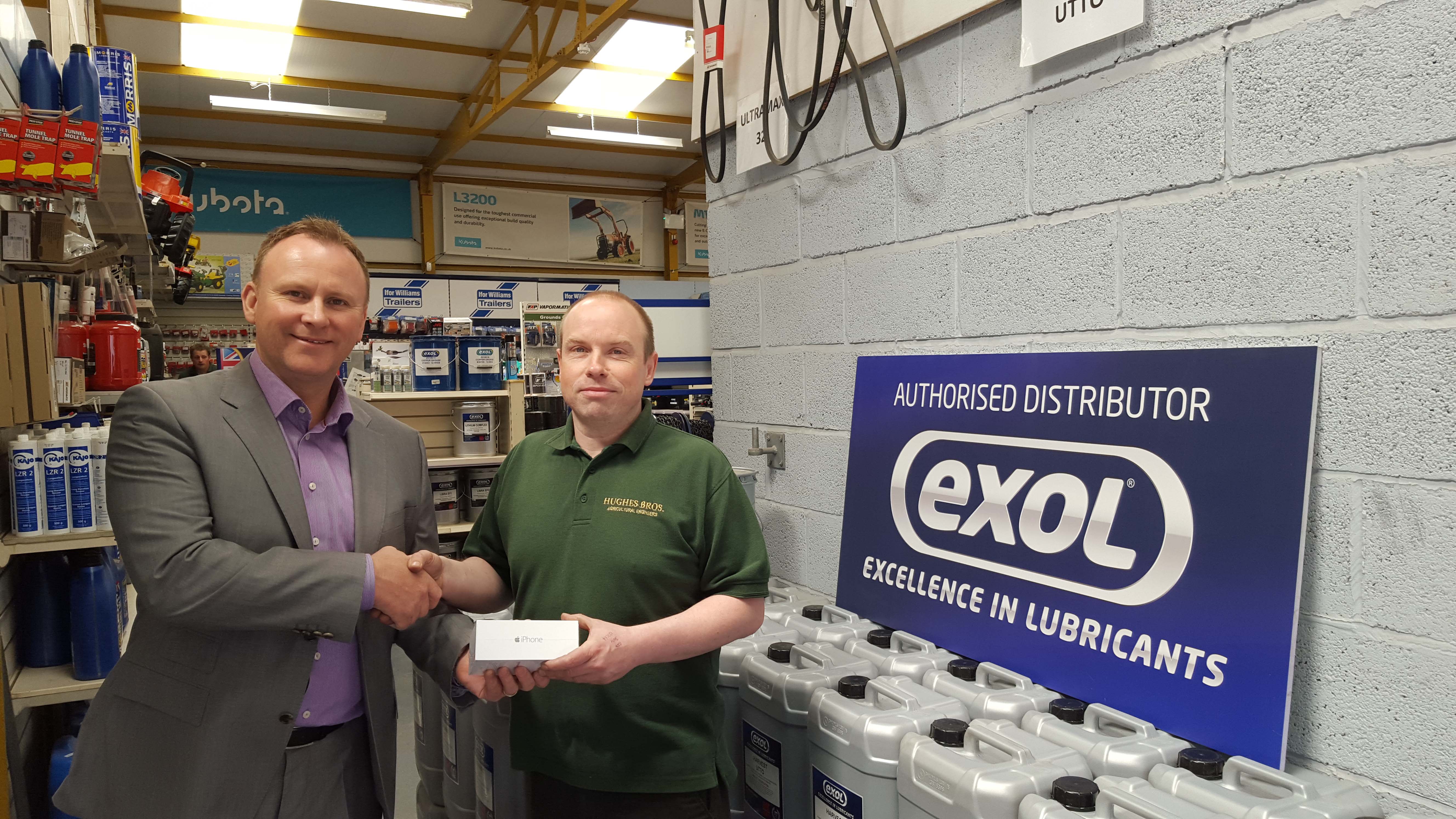 Hughes Bros wins iPhone 6 in Exol “selfie” competition
