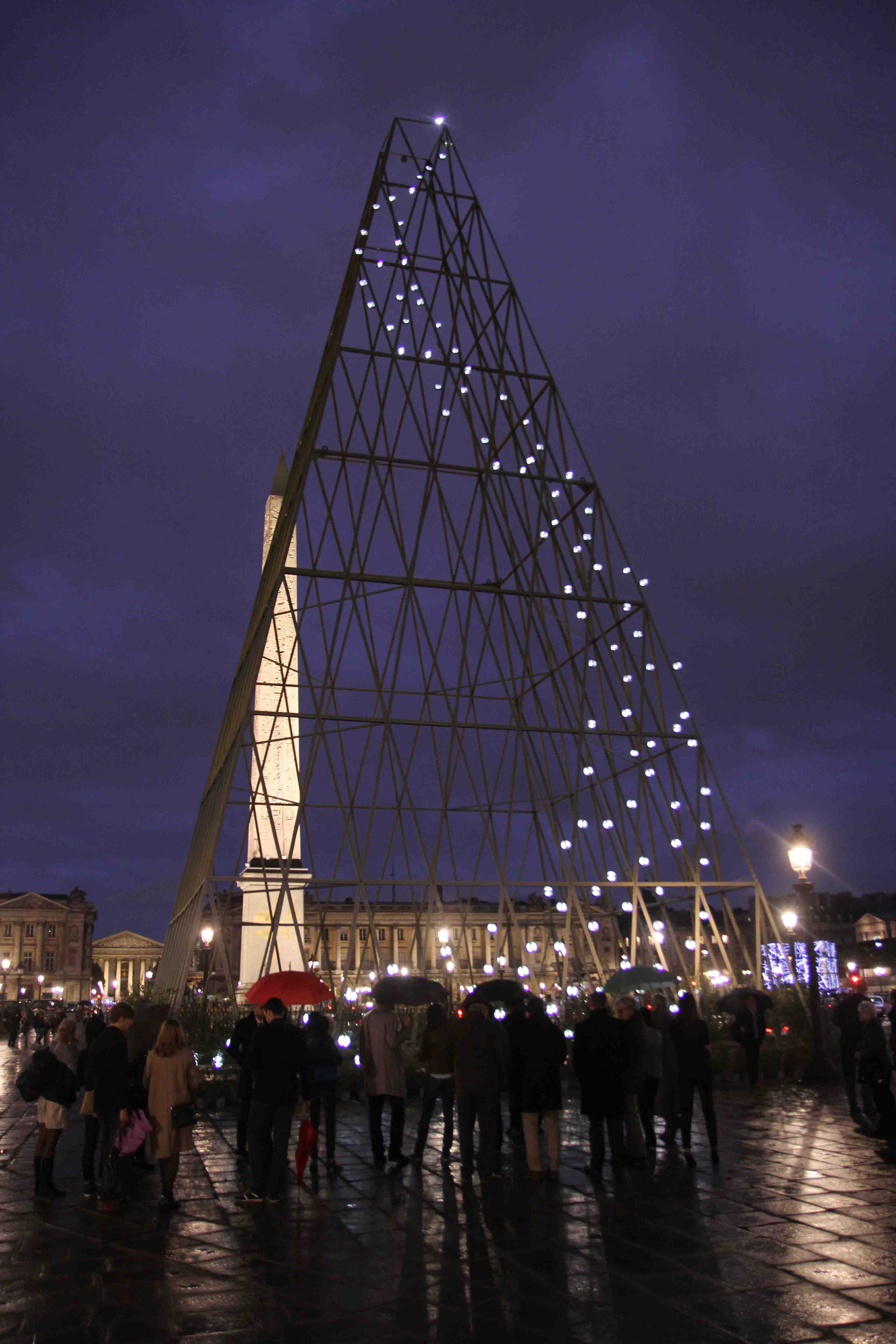 Valeo lights up the Obelisk in Paris’ Place de la Concorde with Milène Guermont’s artwork “PHARES” | Valeo Service UK
