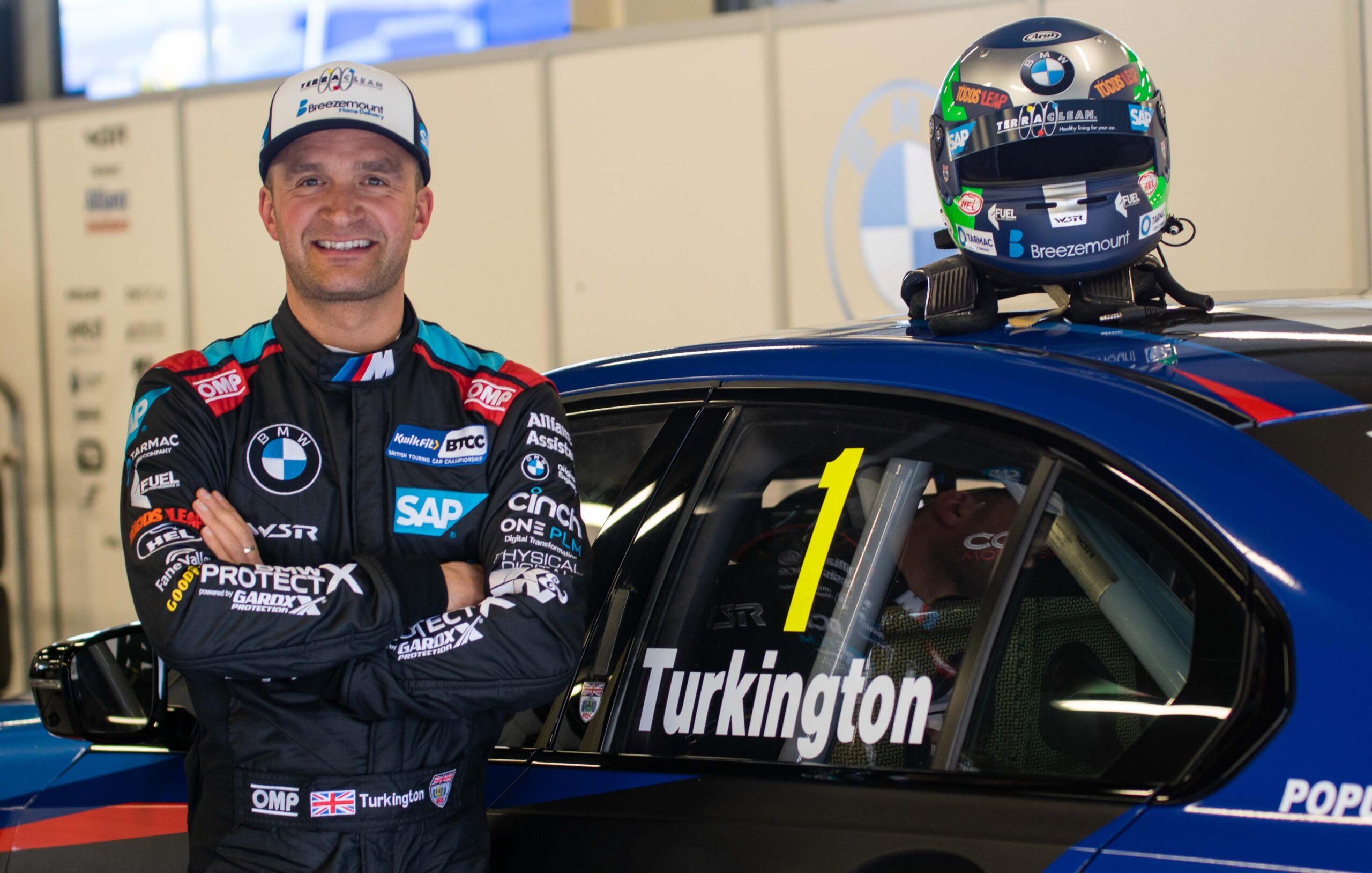 Turkington races ahead as BTCC season begins