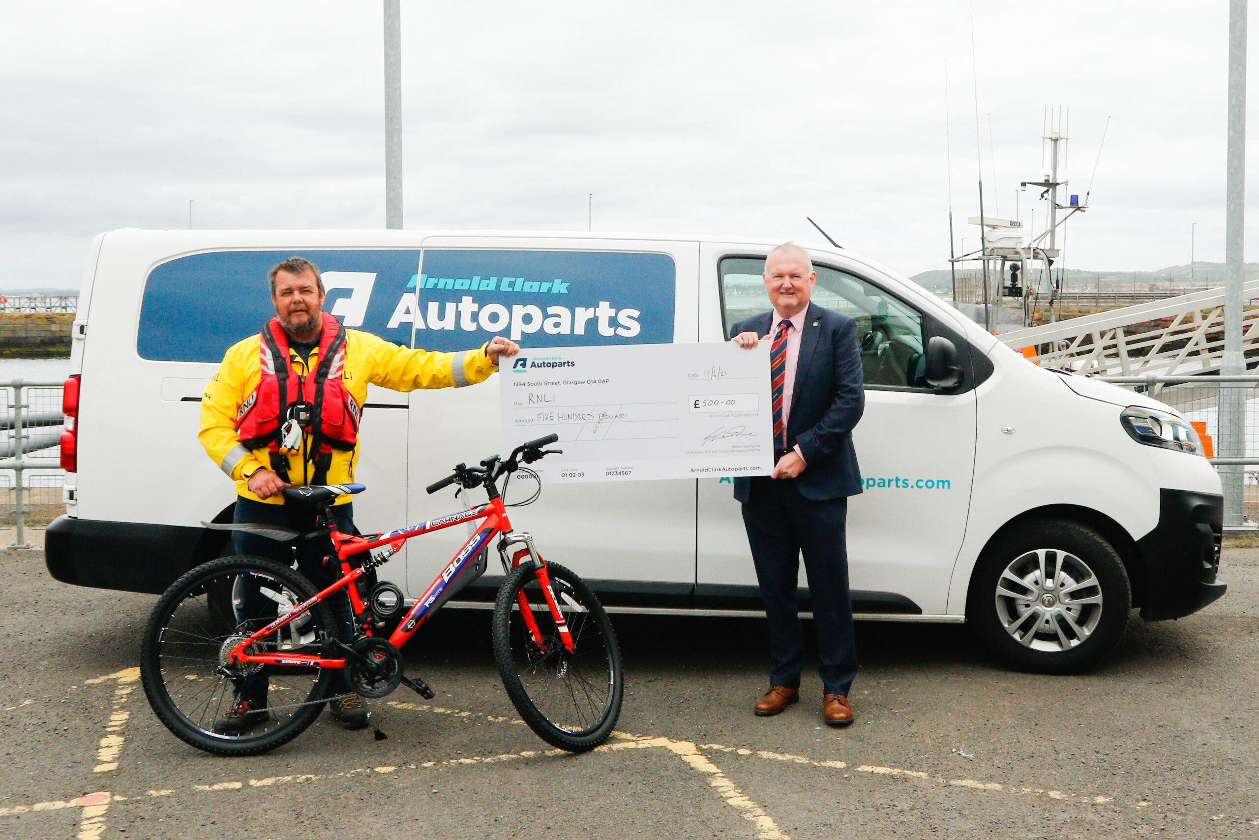 Arnold Clark Autoparts donates £500 to RNLI Troon