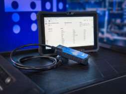 ZF_proDiagnostics_IMG_ZF_MultiScan_with_ADAS Calibration Equipment in Background RGB (1)